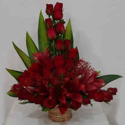 Lovely Arrangement of Red Roses N Lilies