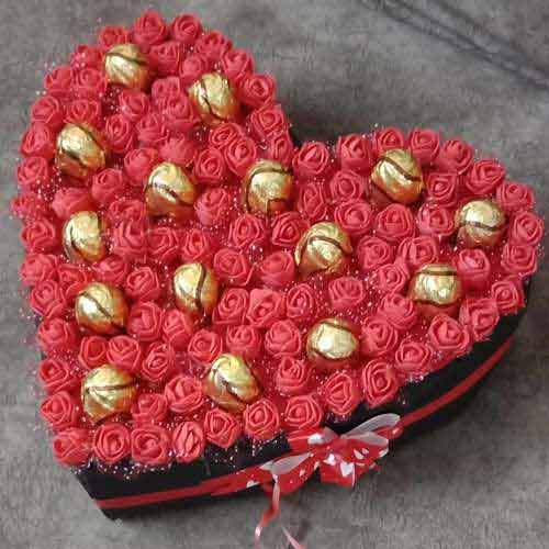 Exquisite Heart Arrangement of Sapphire Chocolates on Art Roses