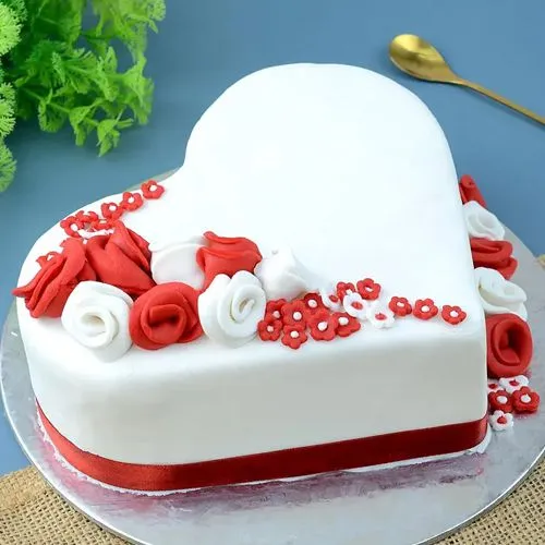 Irresistible Heart Shape Vanilla Fondant Cake