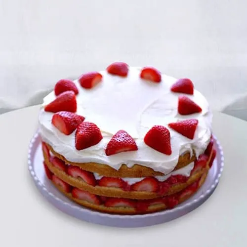 Send Sumptuous Strawberry Cake for Anniversary