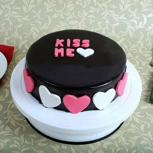Indulgent Happy Kiss Day Fondant Cake in Chocolate Flavor