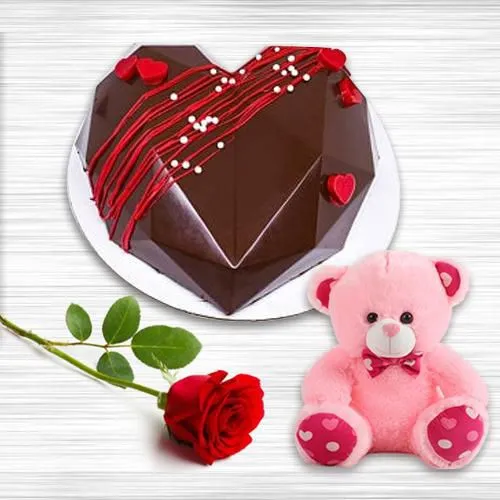 Marvelous Heart Shape Hammer Cake with Red Rose n Teddy