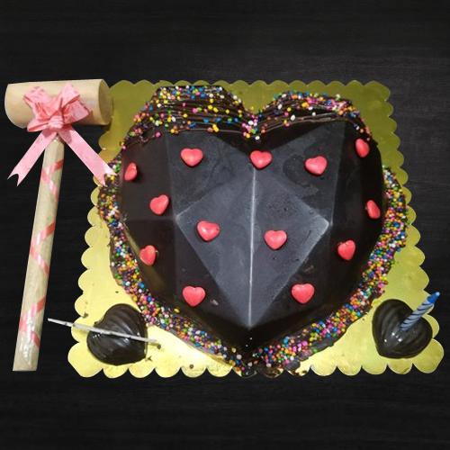 Appetizing Chocolate Flavor Heart Shape PiÃ±ata Cake