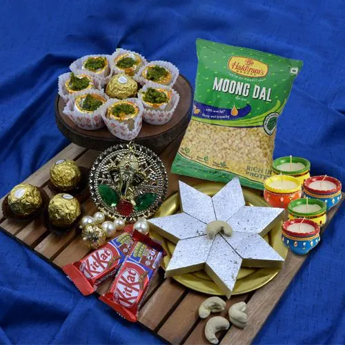 Distinctive Diwali Essentials Gift Combo