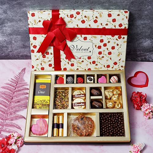 Mothers Day Special Box of Assorted Choco N Cookies