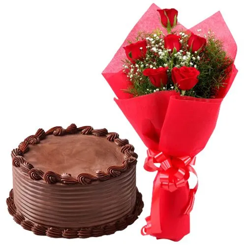 Expressive Red Roses Bouquet with Chocolate Cake