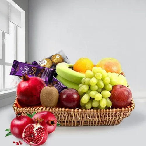 Send Gift Hamper of Fresh Fruits N Chocolates