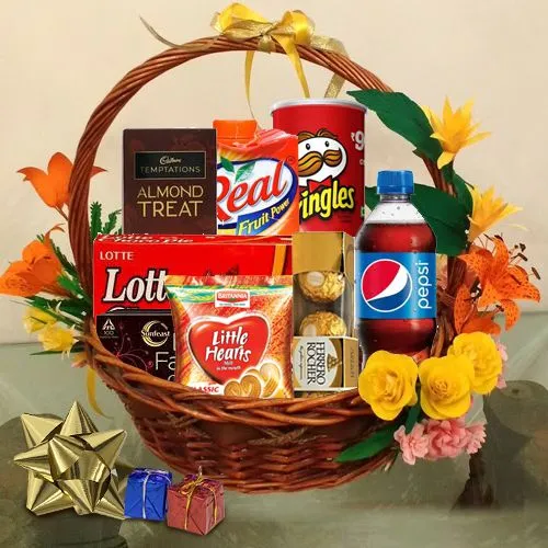 Stunning Christmas Delight Gift Basket