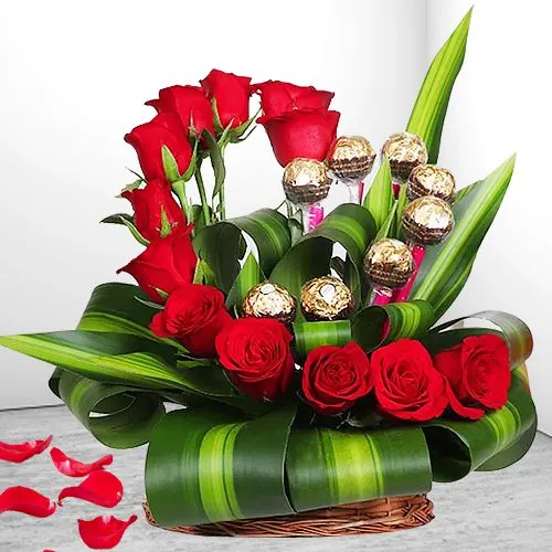 Hearty Delight Red Roses and Ferrero Rocher Love Arrangement