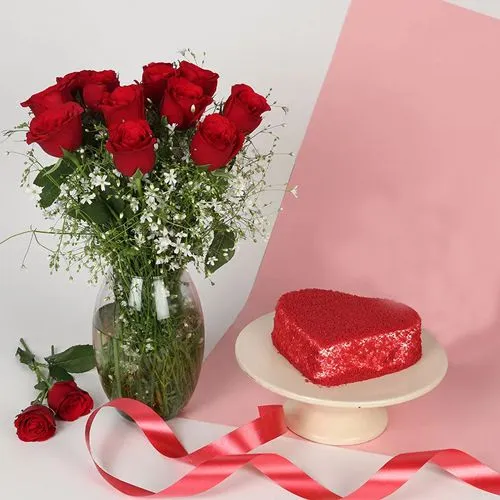 Glamorous Red Roses in Vase with Red Velvet Heart Cake