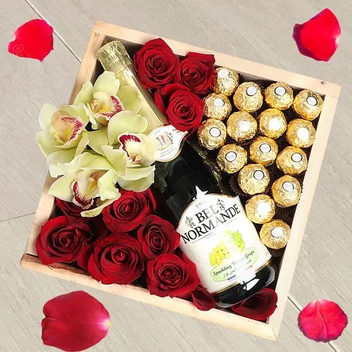 Charming Valentine Gift Platter of Roses, Ferrero Rocher  N  Sparkling Fruit Juice