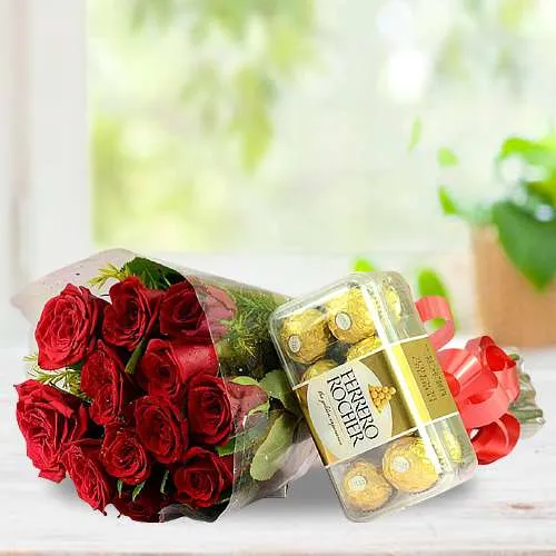 Lovely Combo of Red Roses Bouquet n Ferrero Rocher Hazelnut Chocolates