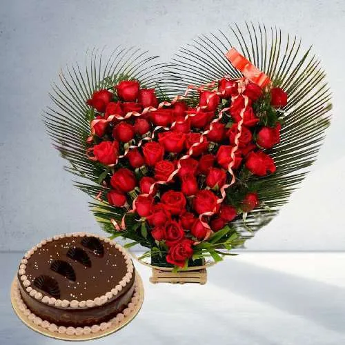 Exquisite Love Shape Red Roses Bouquet with Choco Truffle Cake