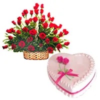 Majestic charming Red Roses with tasty delicious Love Cake