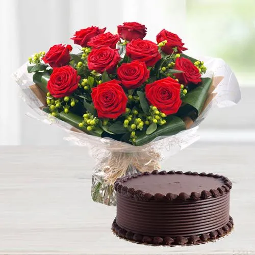 Buy Combo of Red Roses Bunch N Chocolate Cake Online