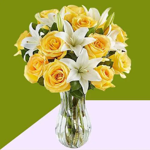 Spectacular Yellow n White Blooms in Vase