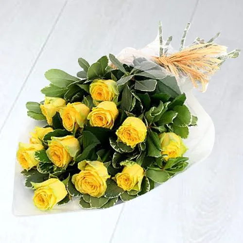Charming Handtied Yellow Roses Bouquet