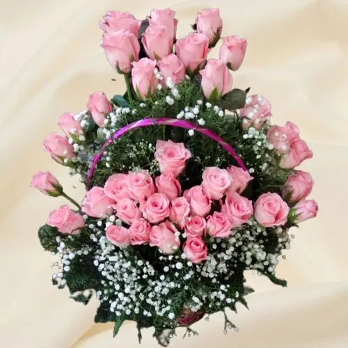 Elegant Basket Arrangement of Pink Roses with Daisies