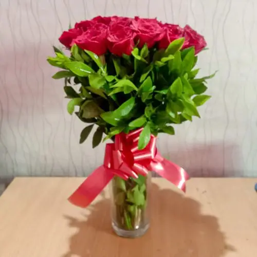 Outstanding Pink Roses Vase Arrangement