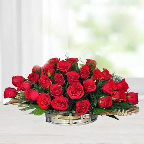 Luxurious Arrangement of Red Coloured Roses<br>