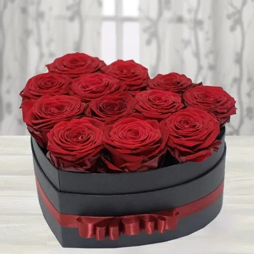 Mesmerizing Love Box of Dutch Roses