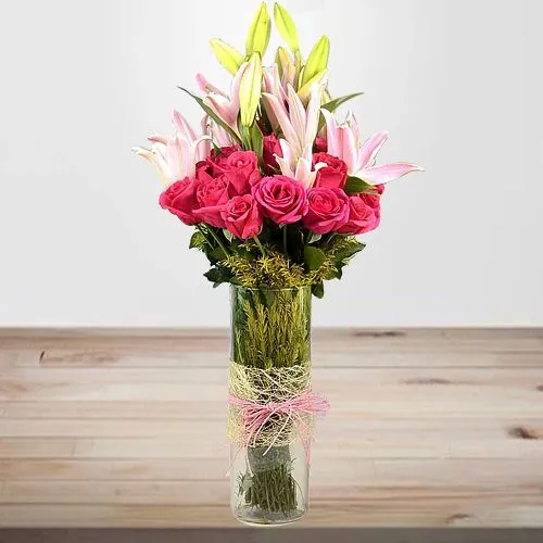 Pinky Delight Roses n Lilies in a Vase