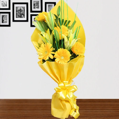 Striking Bouquet of Yellow Color Gerberas N Yellow Color Lilies
