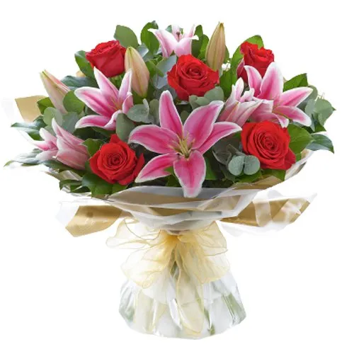 Delicate display of Pink Lilies N Red Roses in Bouquet