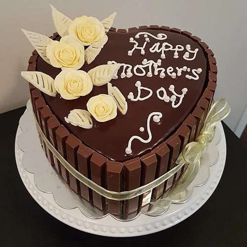 Remarkable Heart Shaped Kitkat Chocolate Cake