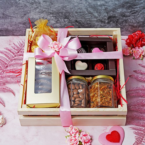 Fantastic Gift of Choco Cookies N Assortment for Mom