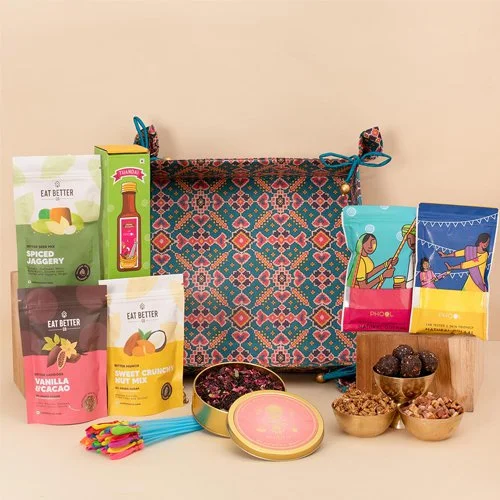 Ravishing Natural Gulaal with Thandai N Assorted Treats