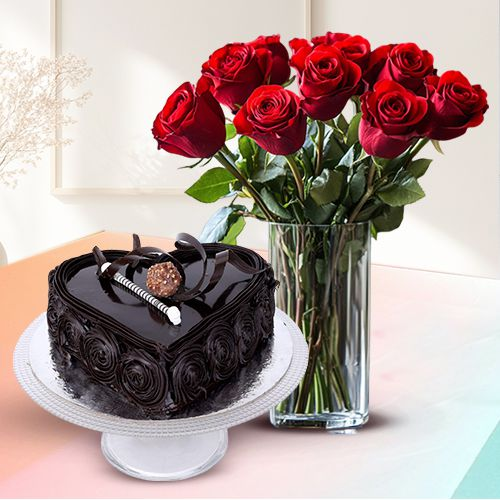 Fantastic Combo of Red Roses in Vase n Heart Shape Chocolate Cake