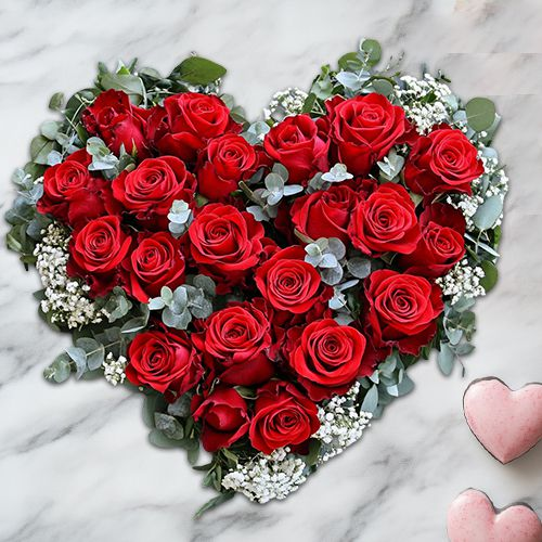 Splendid Heart-shaped Arrangement of 2 Dozen Red Roses