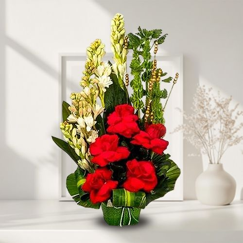 Delicate Red Rose n White Rajnigandha Arrangement