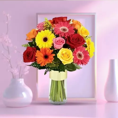 Fabulous Glass Vase Presentation of Gerberas N Roses