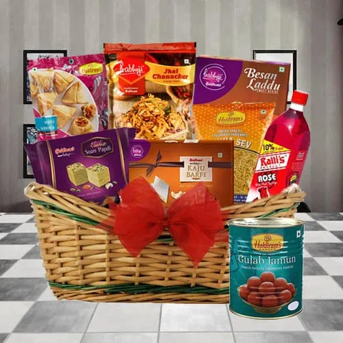 remarkable gourmet food gift basket Delivery in Pune - PuneOnlineFlorists