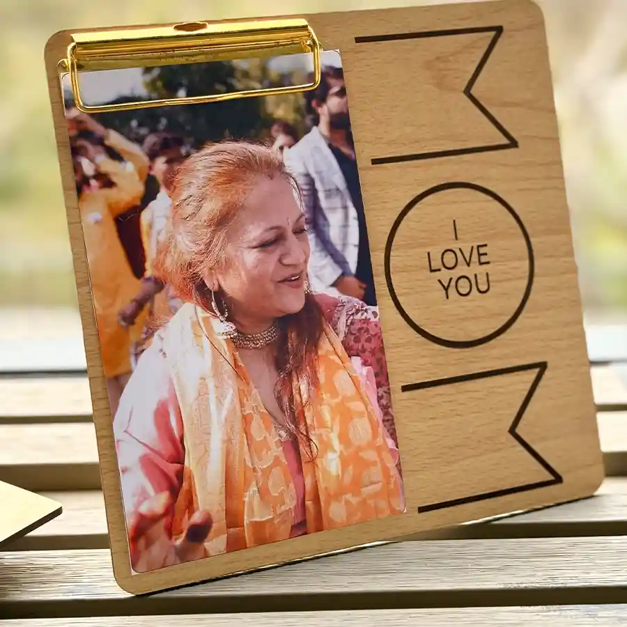 Beautifully etched pinewood photo plank gift for mom, showcasing love and cherished memories.