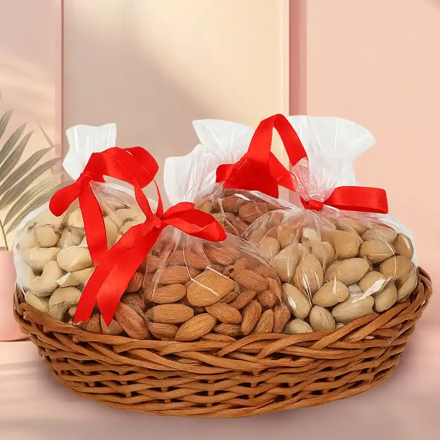 A Healthy Basket of Premium Dry Fruits featuring pistachios, almonds, raisins, and cashews in a beautiful presentation, weighing 500g.